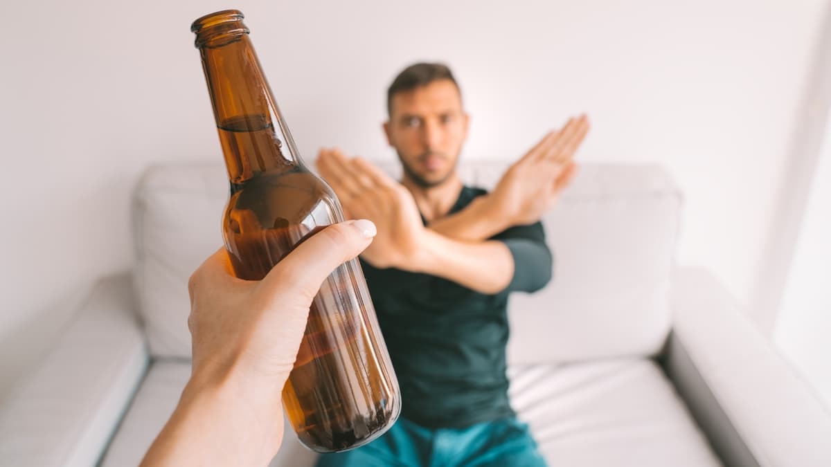 Gen Z reduce el consumo de alcohol y golpea a la industria mundial