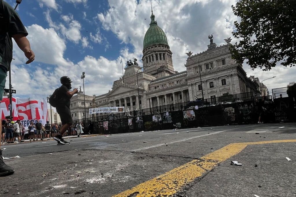 Argentina, paralizada por una huelga general contra la reforma laboral